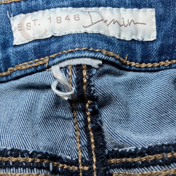 Distressed Denim Bermuda Shorts Womens Size 22 Blue Ripped Frayed Hem - Picture 5 of 5